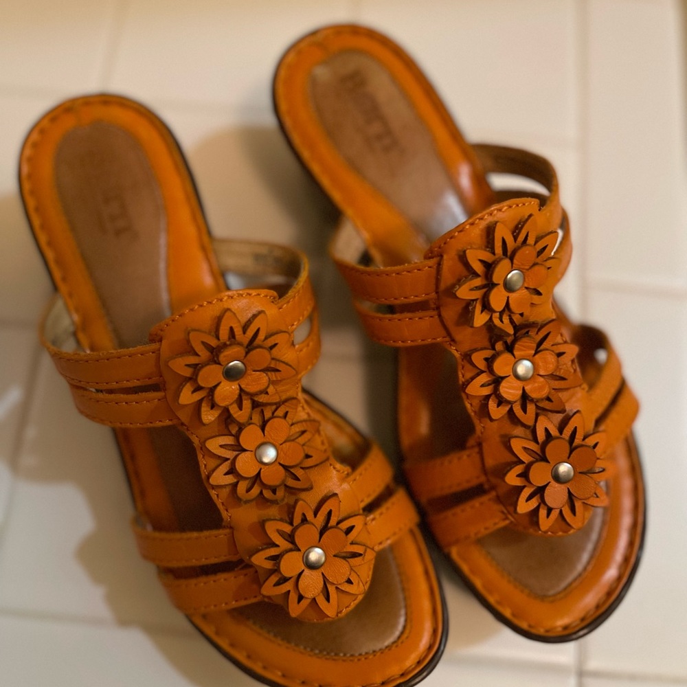 Born leather floral slide sandal - orange color